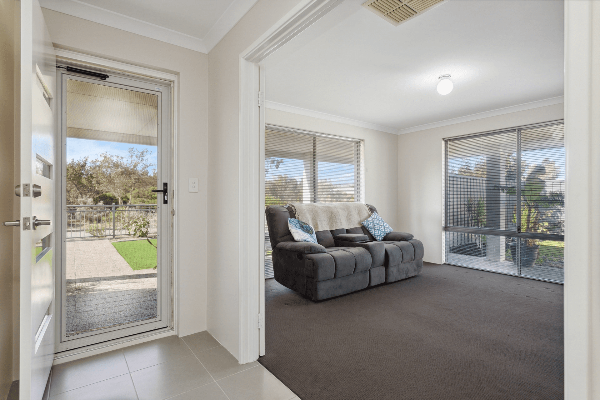 5 Grassdale Parkway, Ellenbrook, WA 6069