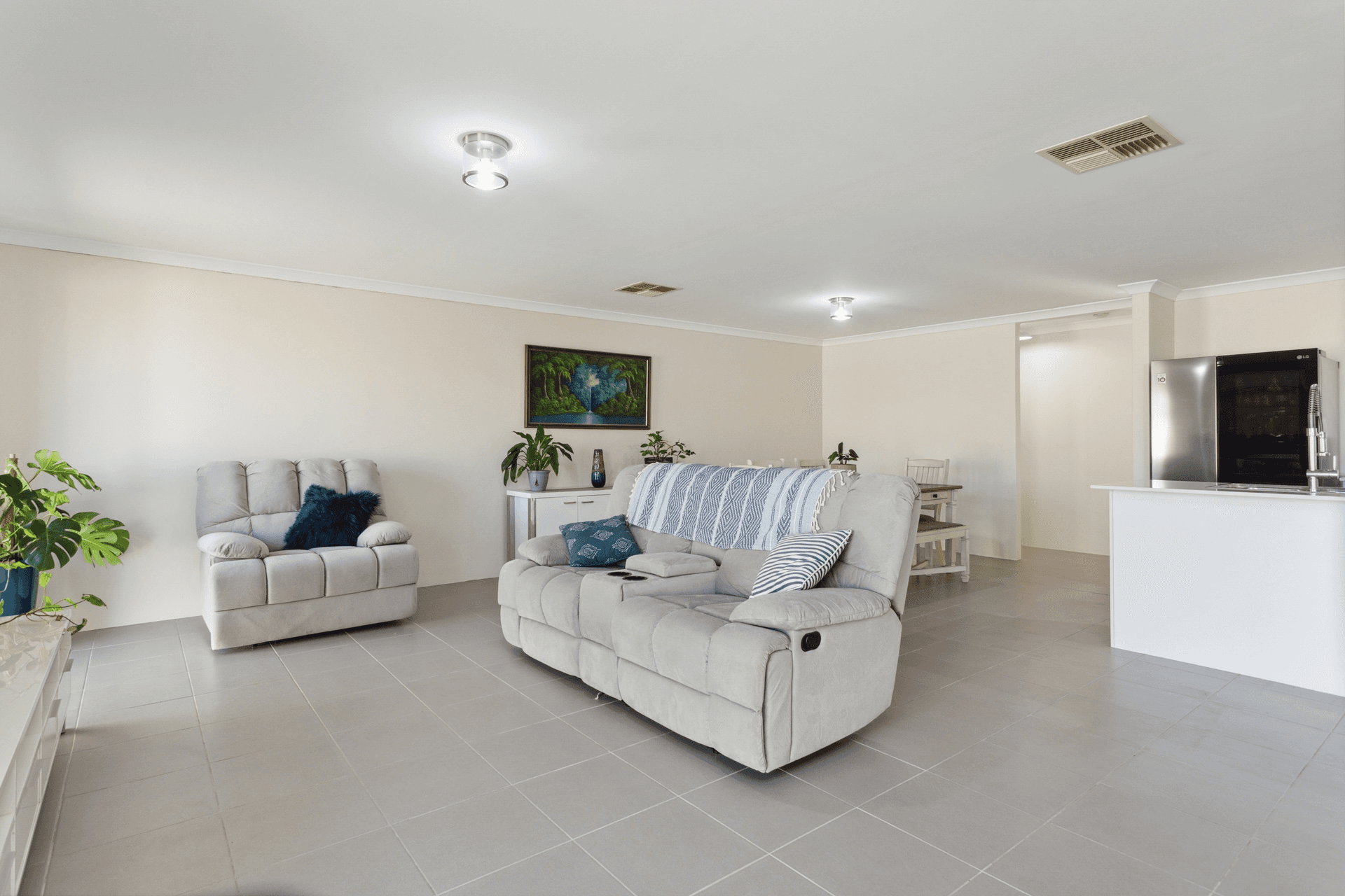 5 Grassdale Parkway, Ellenbrook, WA 6069