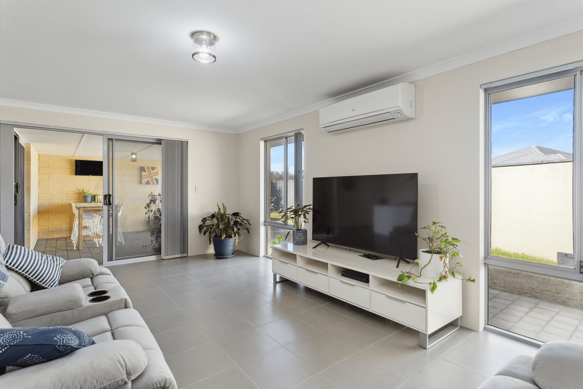 5 Grassdale Parkway, Ellenbrook, WA 6069