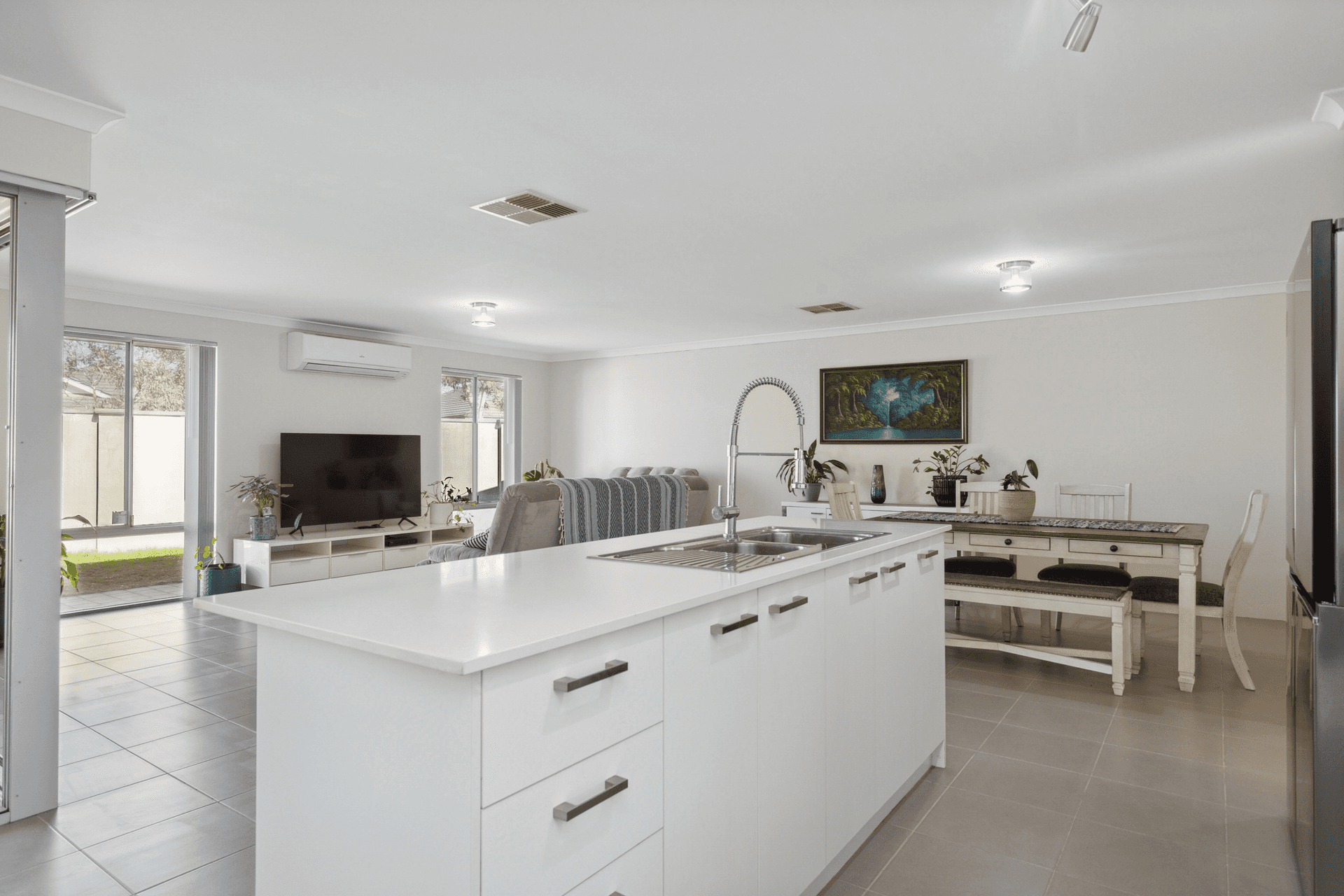 5 Grassdale Parkway, Ellenbrook, WA 6069