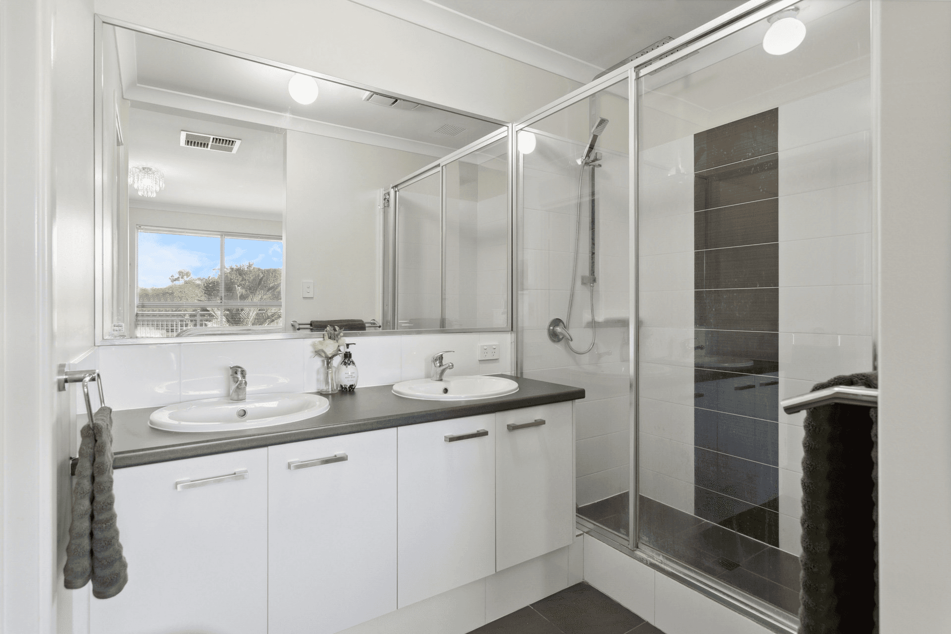 5 Grassdale Parkway, Ellenbrook, WA 6069