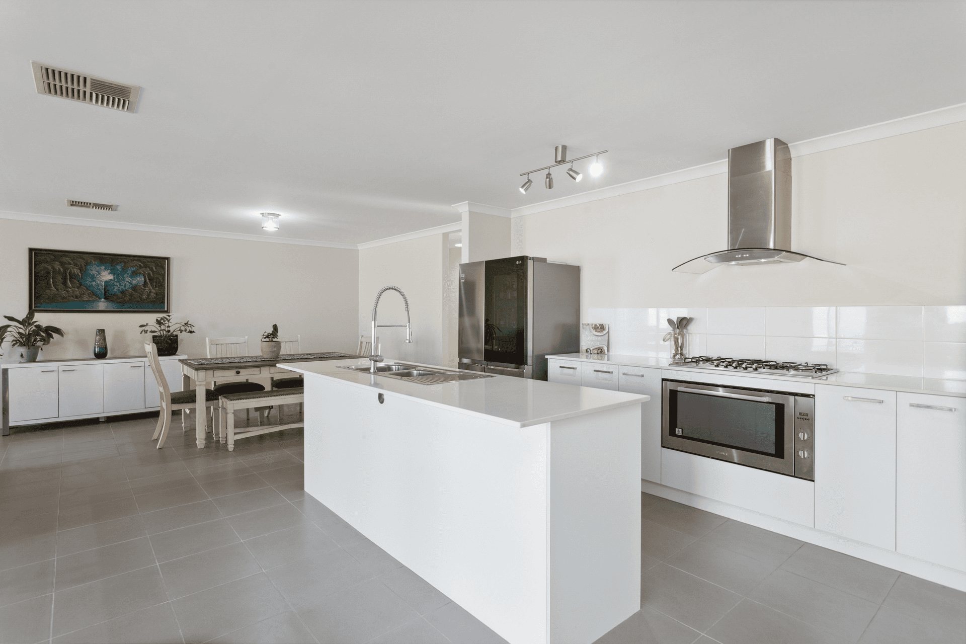 5 Grassdale Parkway, Ellenbrook, WA 6069