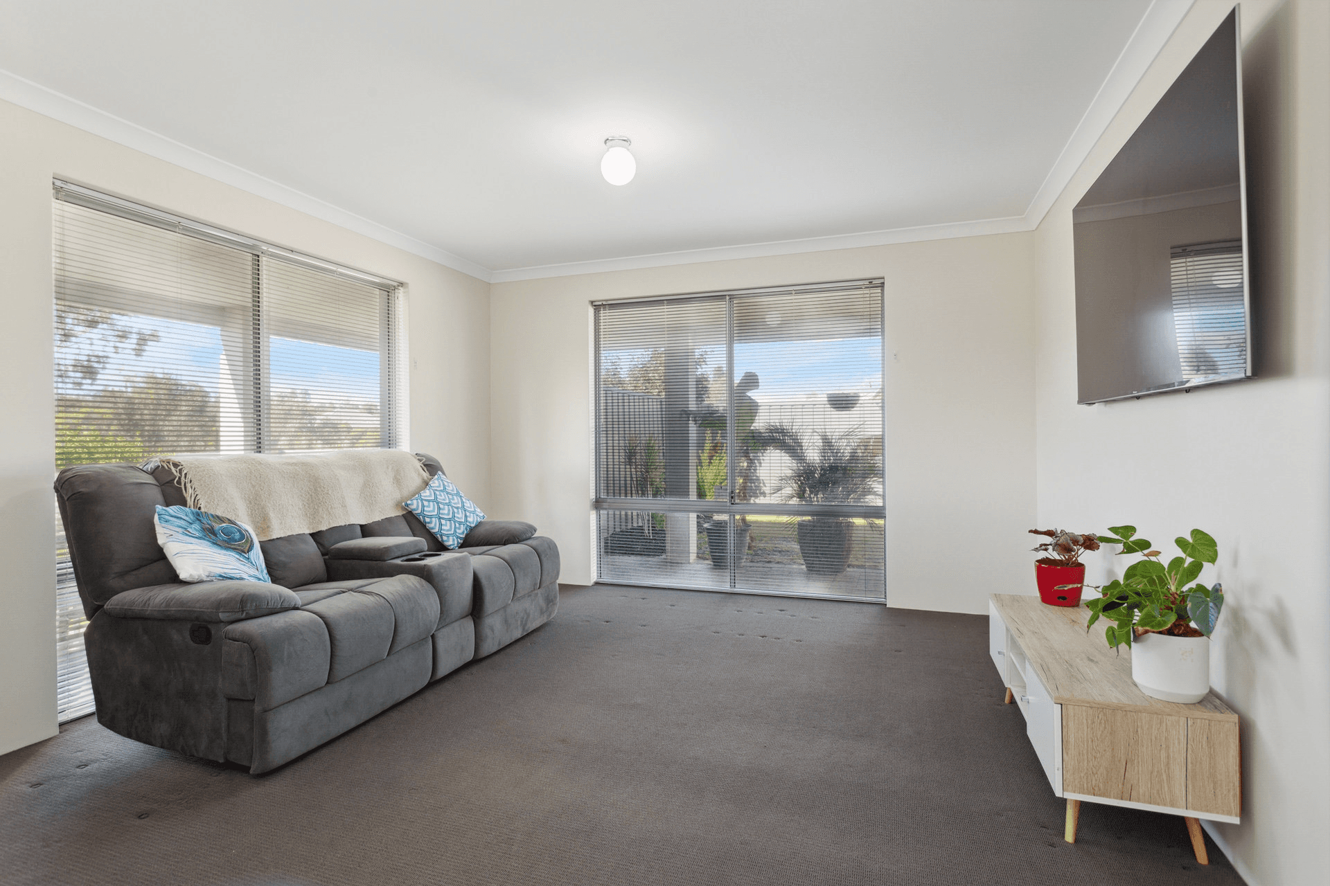 5 Grassdale Parkway, Ellenbrook, WA 6069