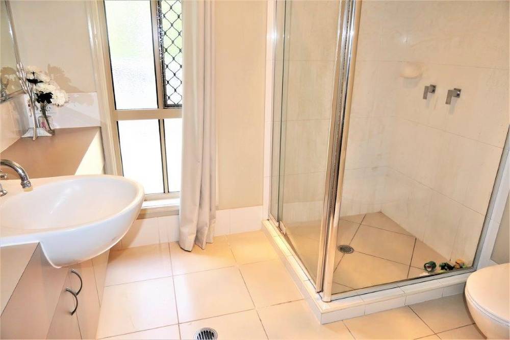 16 Brightwood Place, FERNVALE, QLD 4306