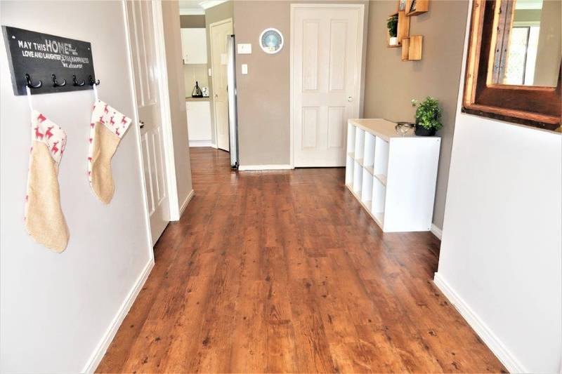 16 Brightwood Place, FERNVALE, QLD 4306