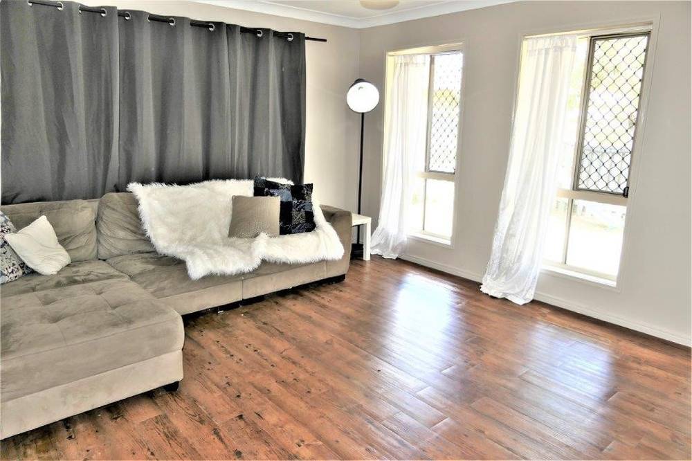 16 Brightwood Place, FERNVALE, QLD 4306