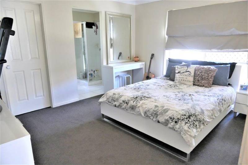 16 Brightwood Place, FERNVALE, QLD 4306