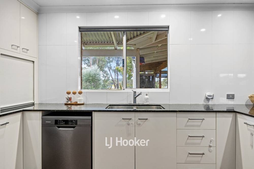 12 Craigie Drive, Roelands, WA 6226