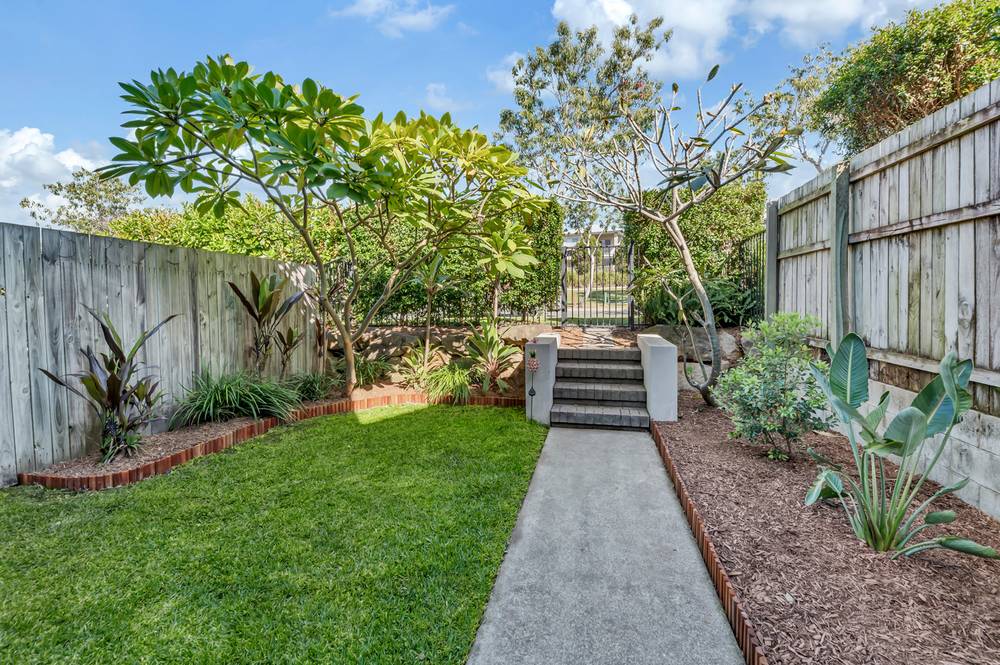 13/2 Christopher Street, PIMPAMA, QLD 4209