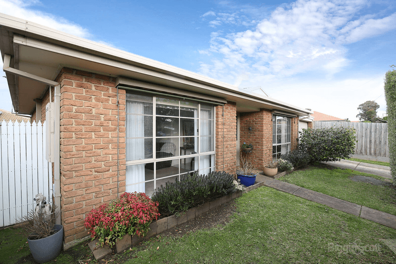 2/2 Isaac Smith Crescent, CRANBOURNE, VIC 3977