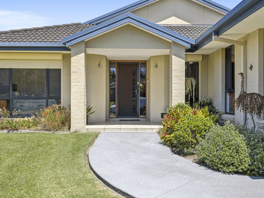 6 Wagtail Close, BOAMBEE EAST, NSW 2452