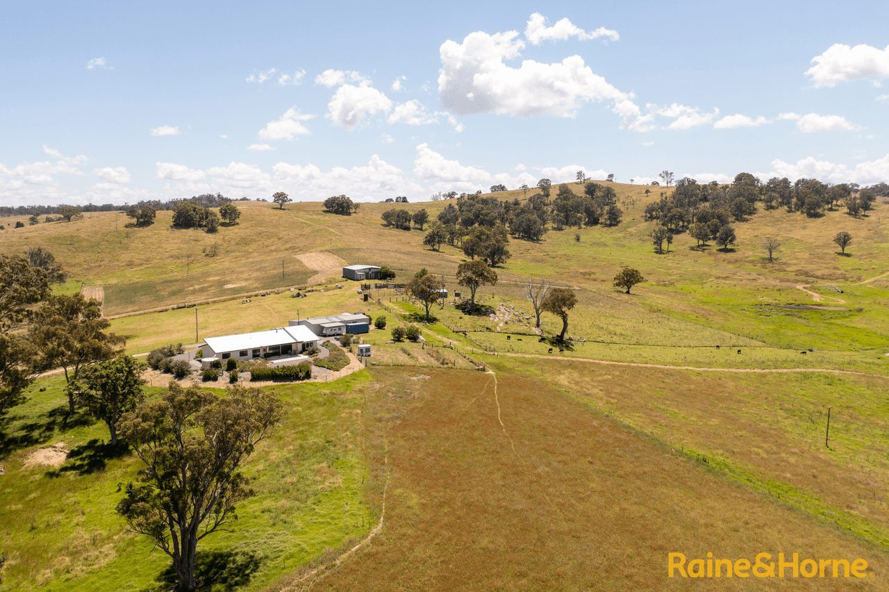 " Hillview " Highway, TENTERFIELD, NSW 2372