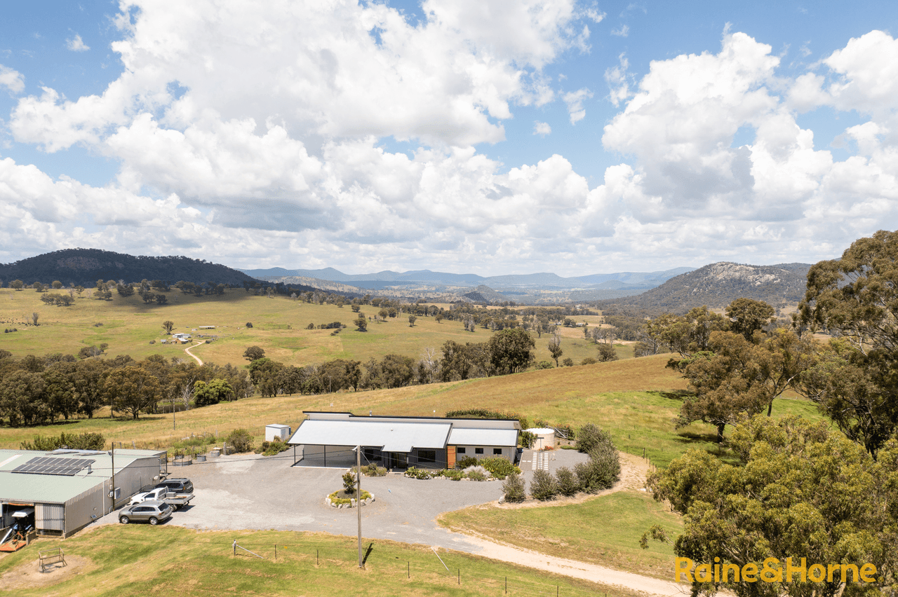 " Hillview " Highway, TENTERFIELD, NSW 2372