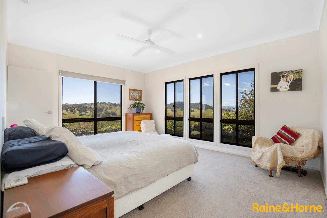 " Hillview " Highway, TENTERFIELD, NSW 2372