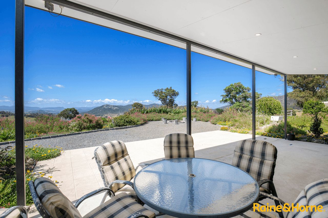 " Hillview " Highway, TENTERFIELD, NSW 2372