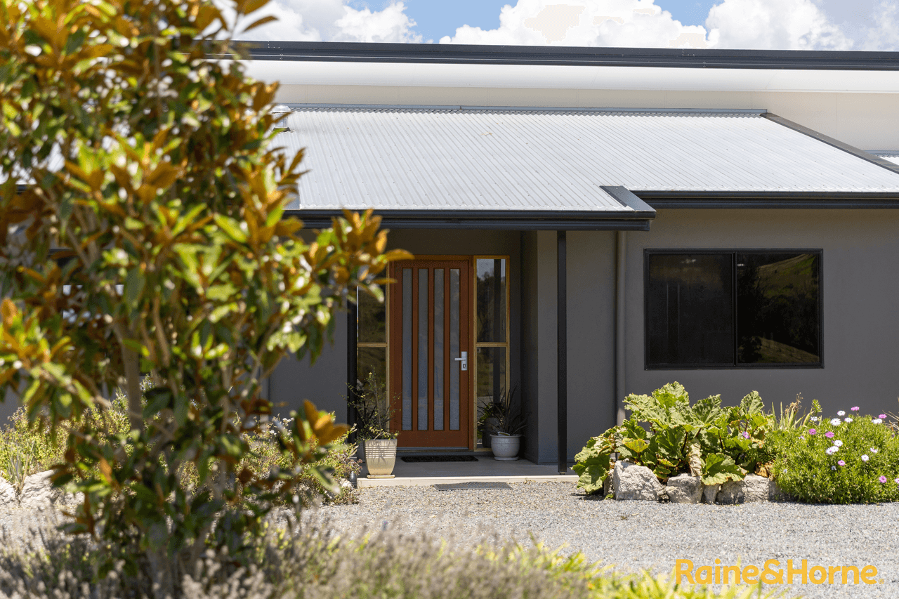 " Hillview " Highway, TENTERFIELD, NSW 2372