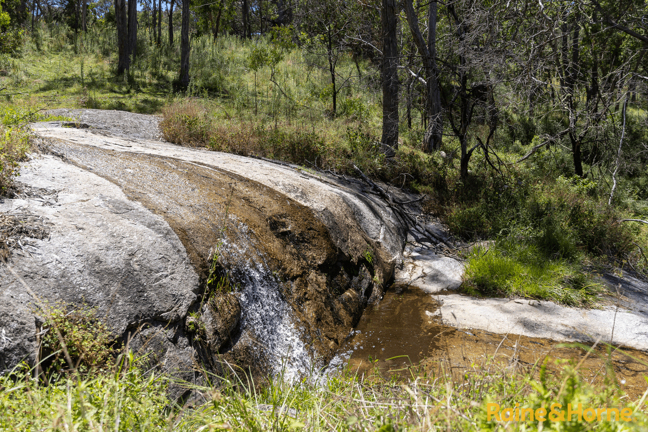 " Hillview " Highway, TENTERFIELD, NSW 2372