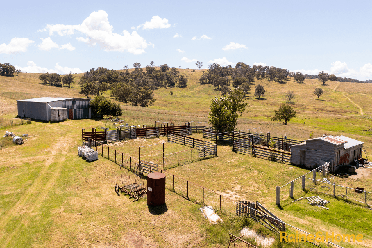 " Hillview " Highway, TENTERFIELD, NSW 2372