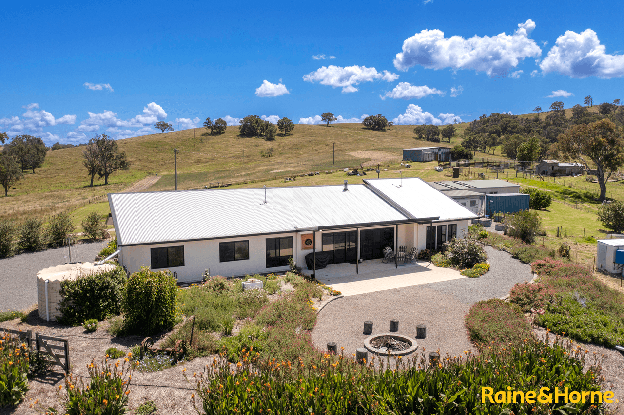 " Hillview " Highway, TENTERFIELD, NSW 2372