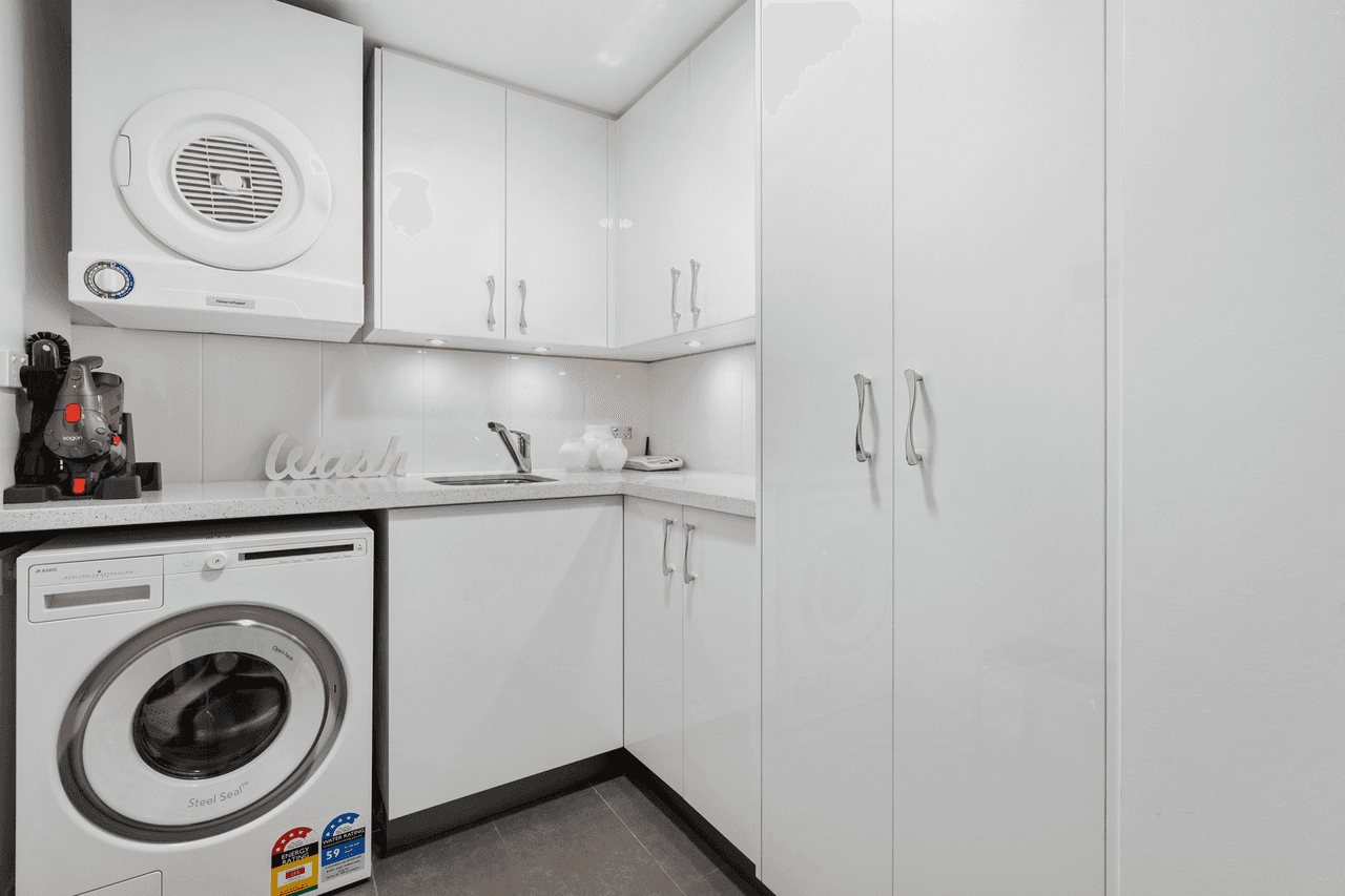 17i/20 Bayview Street, RUNAWAY BAY, QLD 4216