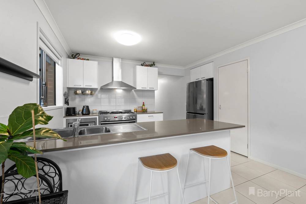 6 Willowtree Drive, Pakenham, VIC 3810