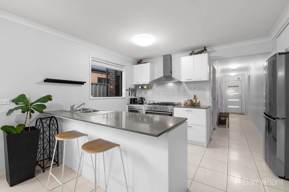 6 Willowtree Drive, Pakenham, VIC 3810