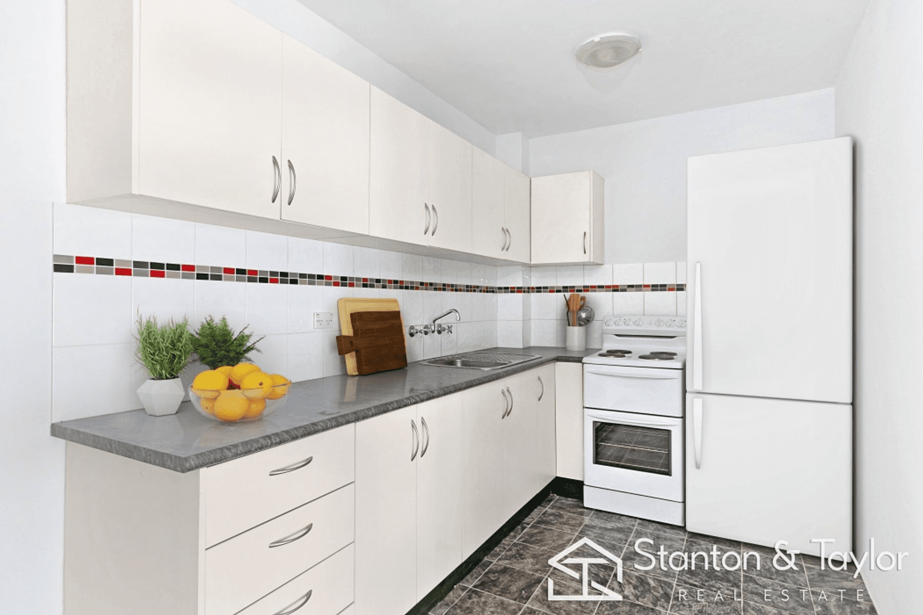 2/4 John Tipping Grove, Penrith, NSW 2750