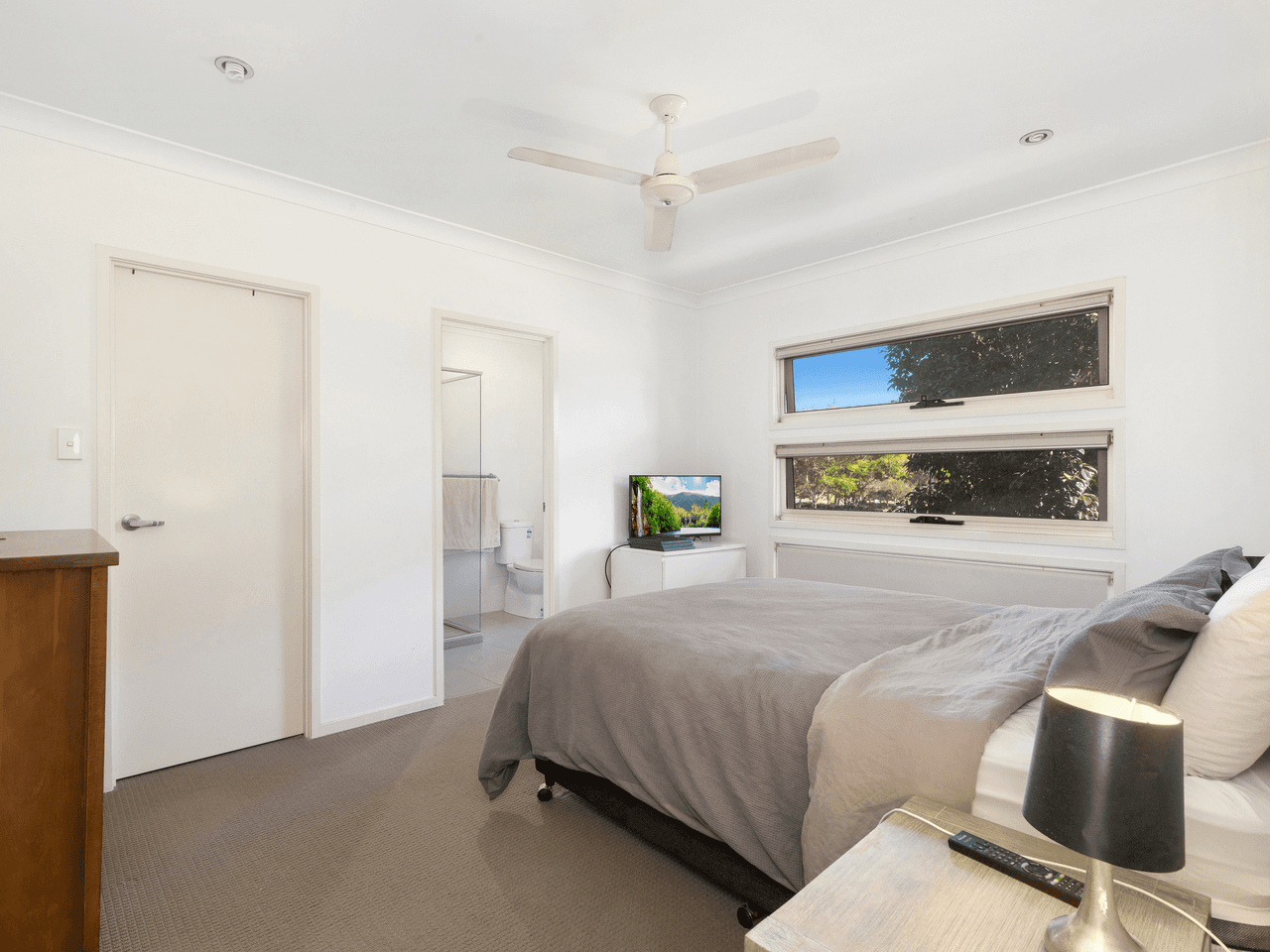 1 & 2/21 Hillcrest Street, ROCHEDALE, QLD 4123