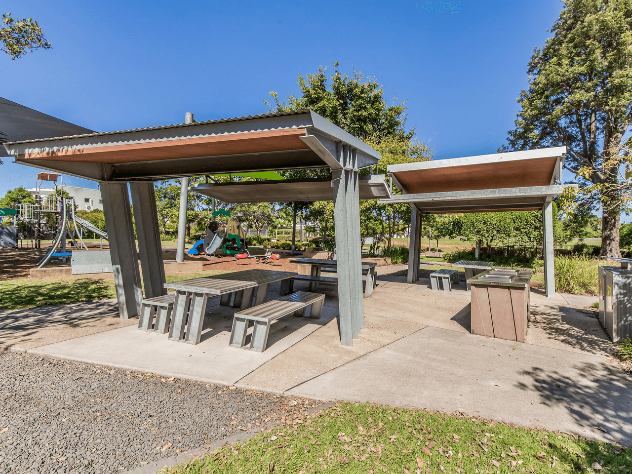 1 & 2/21 Hillcrest Street, ROCHEDALE, QLD 4123