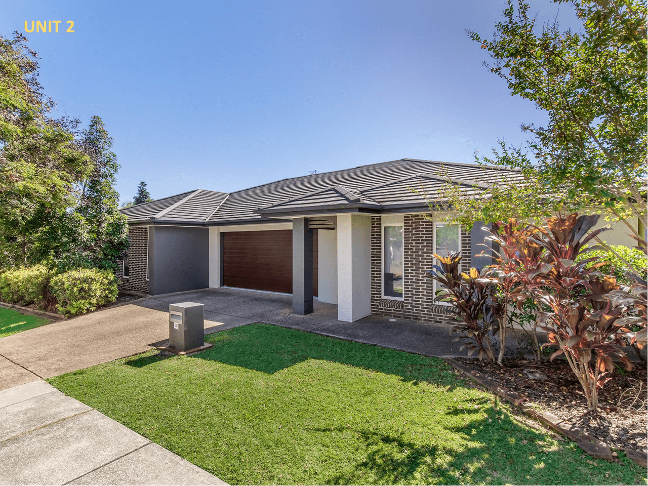 1 & 2/21 Hillcrest Street, ROCHEDALE, QLD 4123