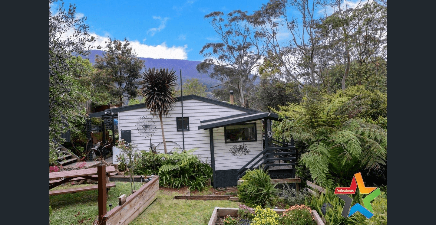 1 LA LA AVENUE, WARBURTON, VIC 3799