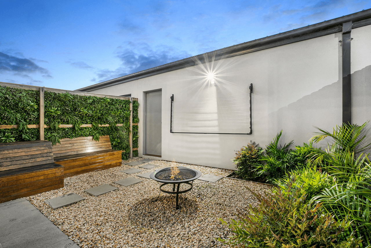 28 Titan Lodge Walk, PAKENHAM, VIC 3810