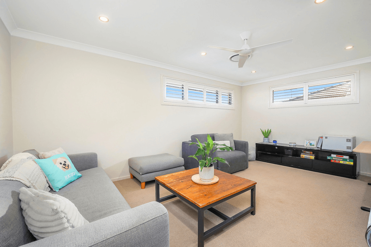 33 Mistview Circuit, FORRESTERS BEACH, NSW 2260