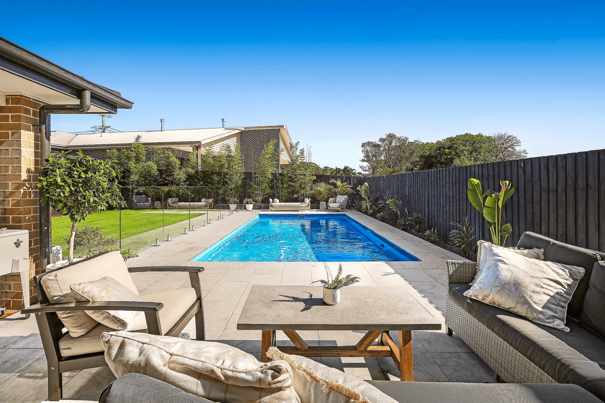 33 Mistview Circuit, FORRESTERS BEACH, NSW 2260