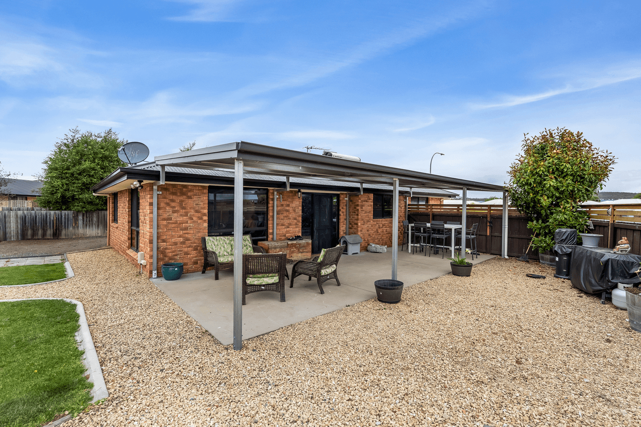 14 Clarence Crescent, ROKEBY, TAS 7019