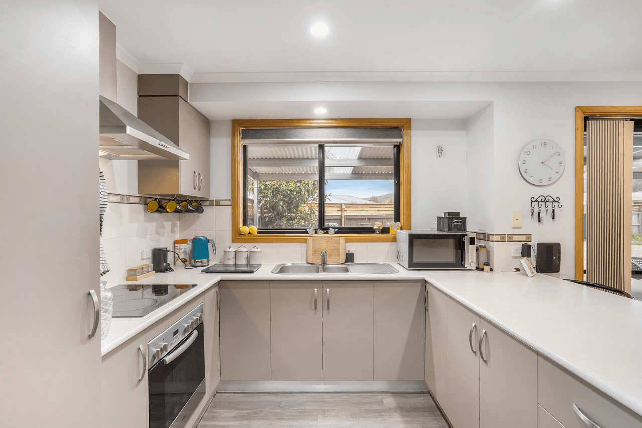 14 Clarence Crescent, ROKEBY, TAS 7019