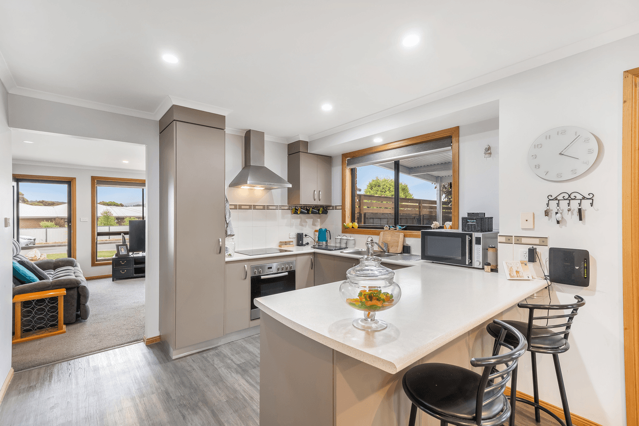 14 Clarence Crescent, ROKEBY, TAS 7019