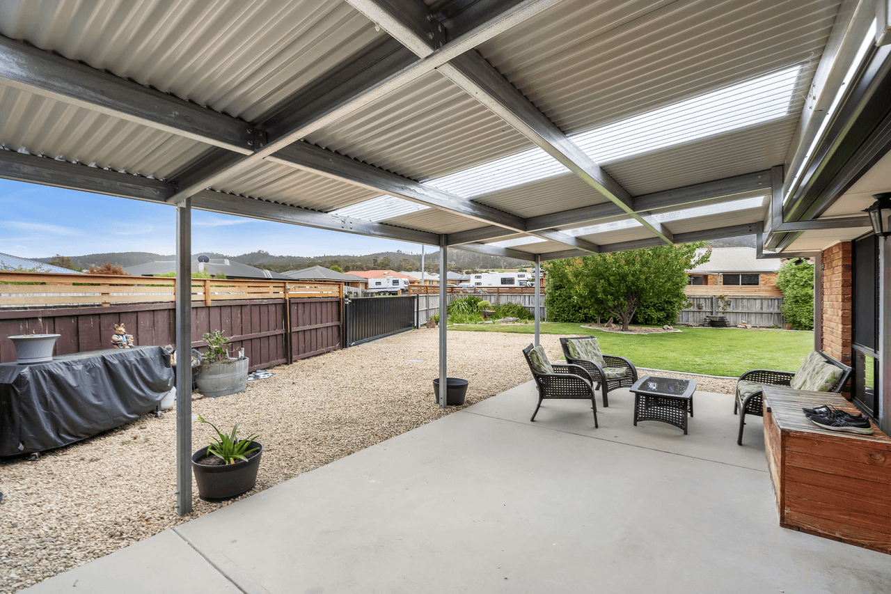 14 Clarence Crescent, ROKEBY, TAS 7019