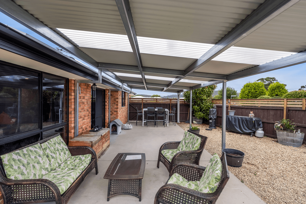 14 Clarence Crescent, ROKEBY, TAS 7019