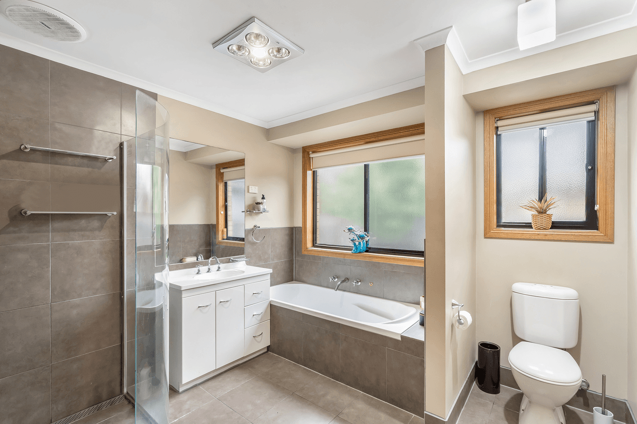 14 Clarence Crescent, ROKEBY, TAS 7019