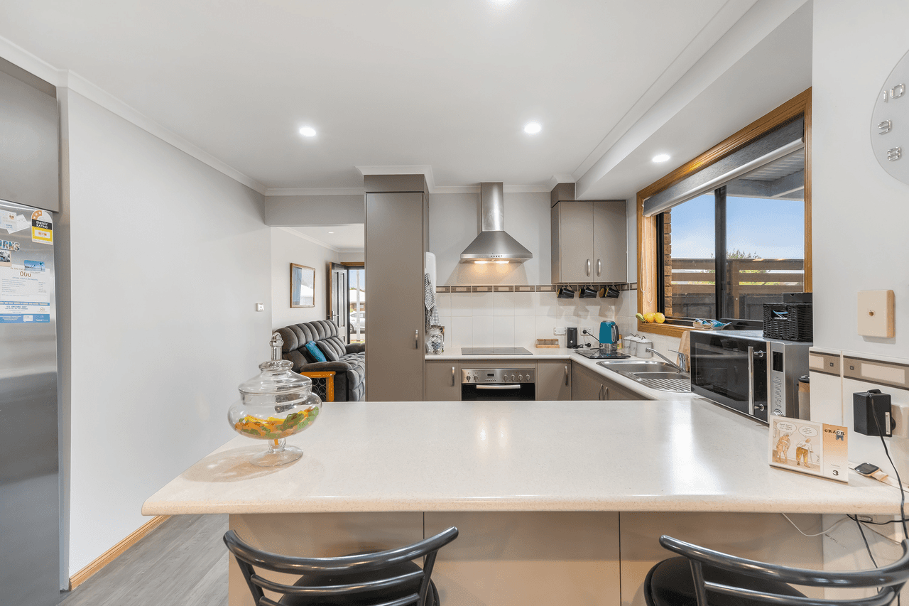 14 Clarence Crescent, ROKEBY, TAS 7019
