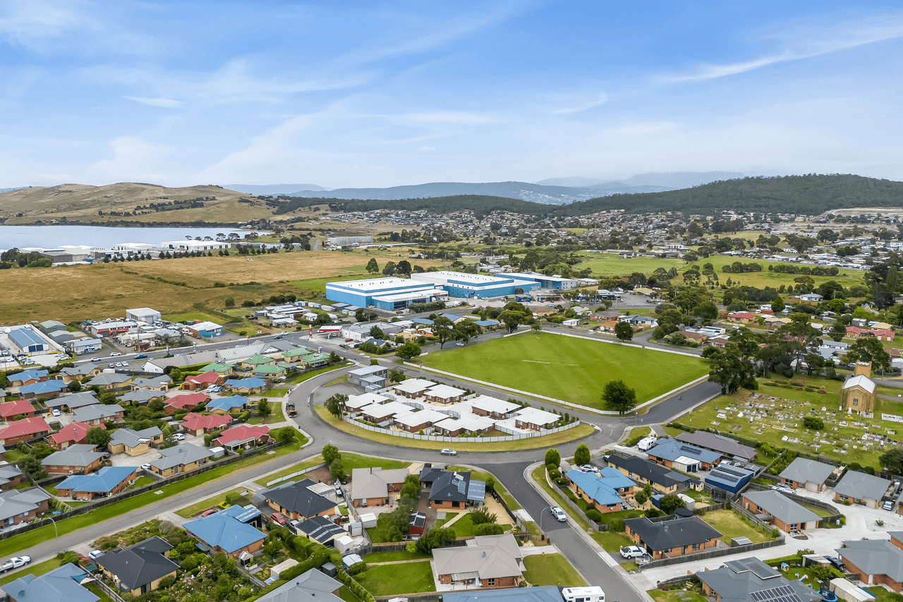 14 Clarence Crescent, ROKEBY, TAS 7019