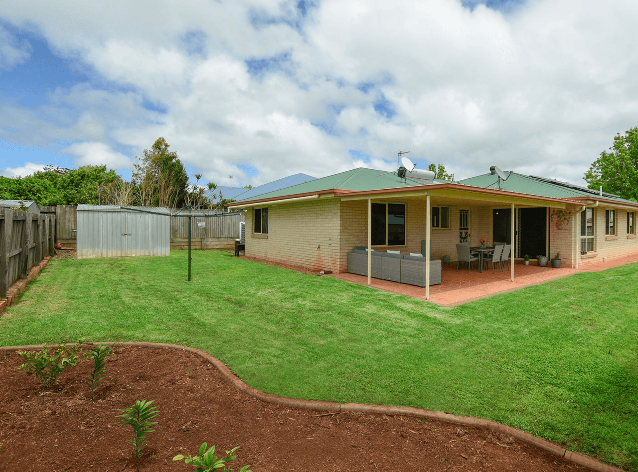 8 Barton Street, Middle Ridge, QLD 4350