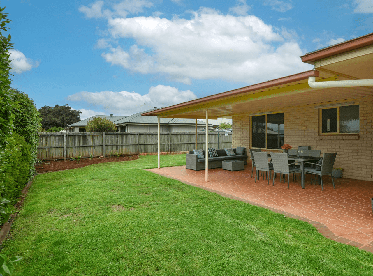 8 Barton Street, Middle Ridge, QLD 4350