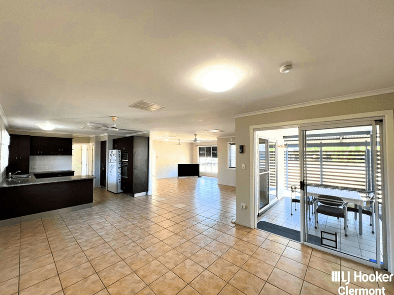 37 French street, CLERMONT, QLD 4721