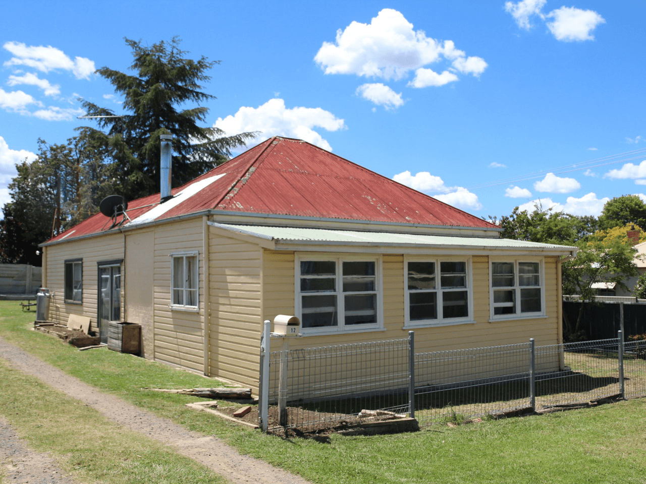 12 Oliver Street, GLEN INNES, NSW 2370