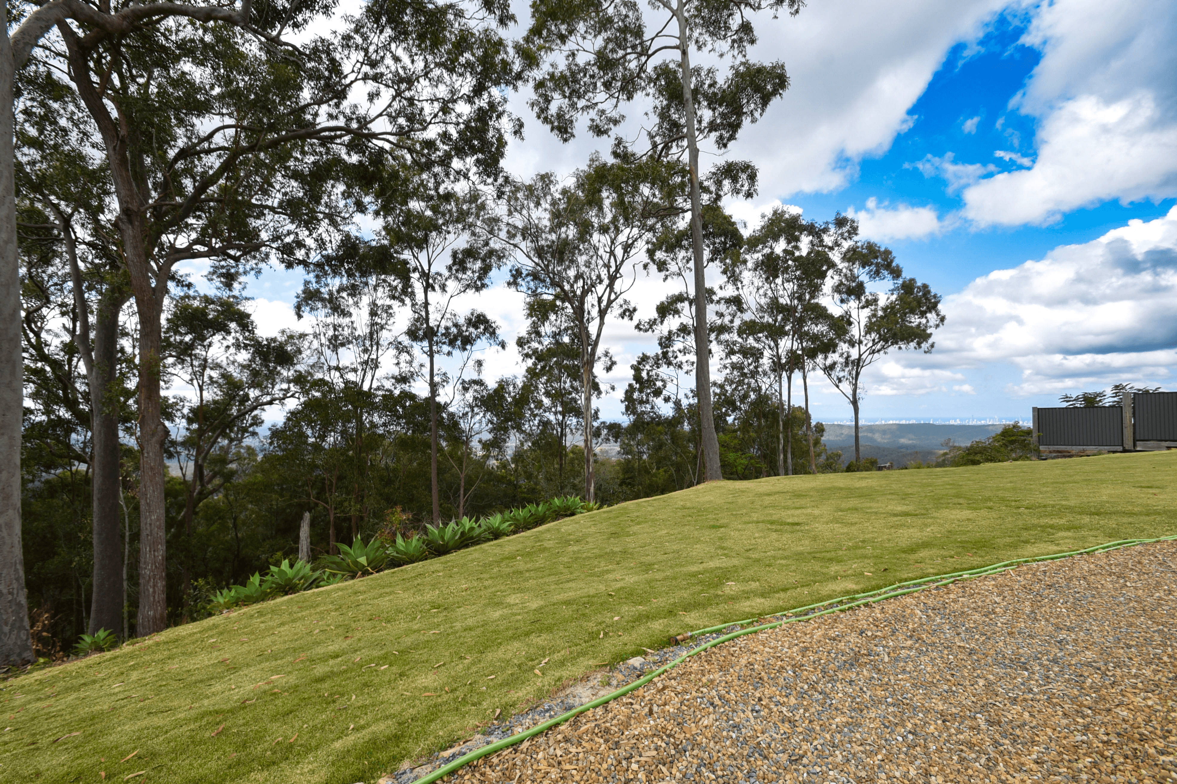 21 Wildflower Court, CLAGIRABA, QLD 4211