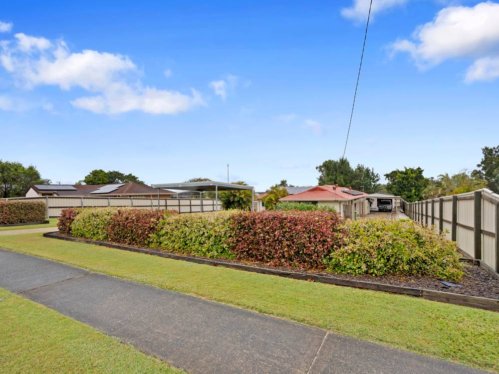10 FARRELL DRIVE, WALLOON, QLD 4306