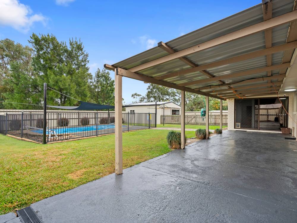 10 FARRELL DRIVE, WALLOON, QLD 4306