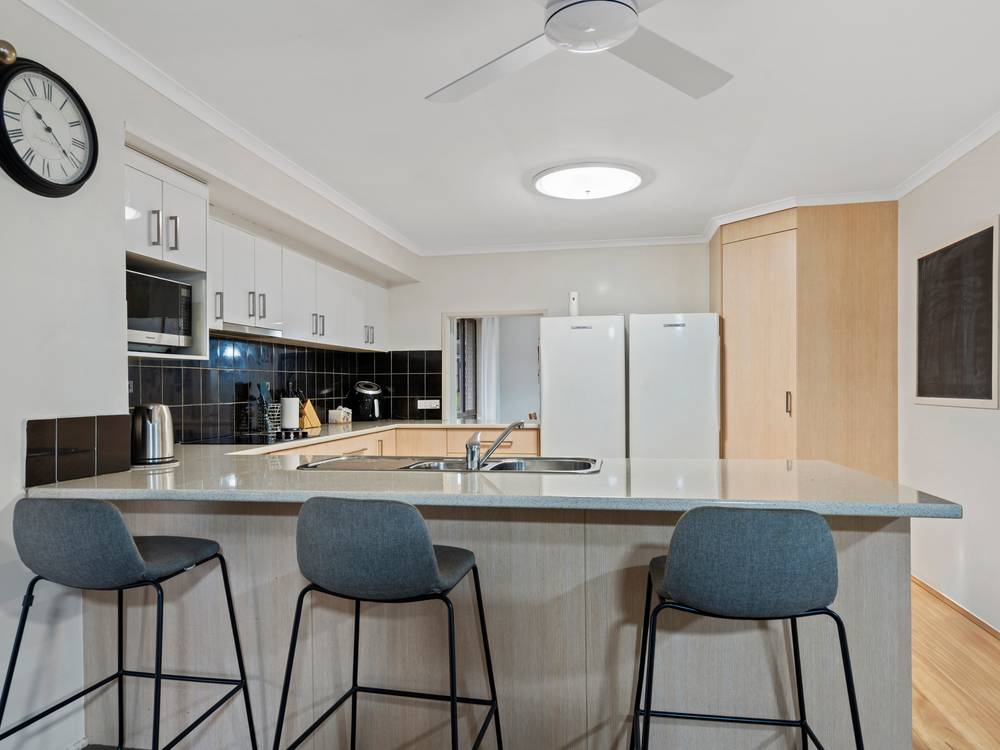 10 FARRELL DRIVE, WALLOON, QLD 4306